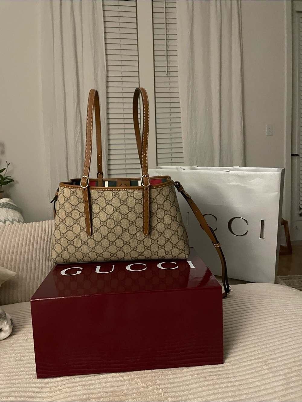 New Gucci Beige GG Supreme Canvas Shoulder Bag.